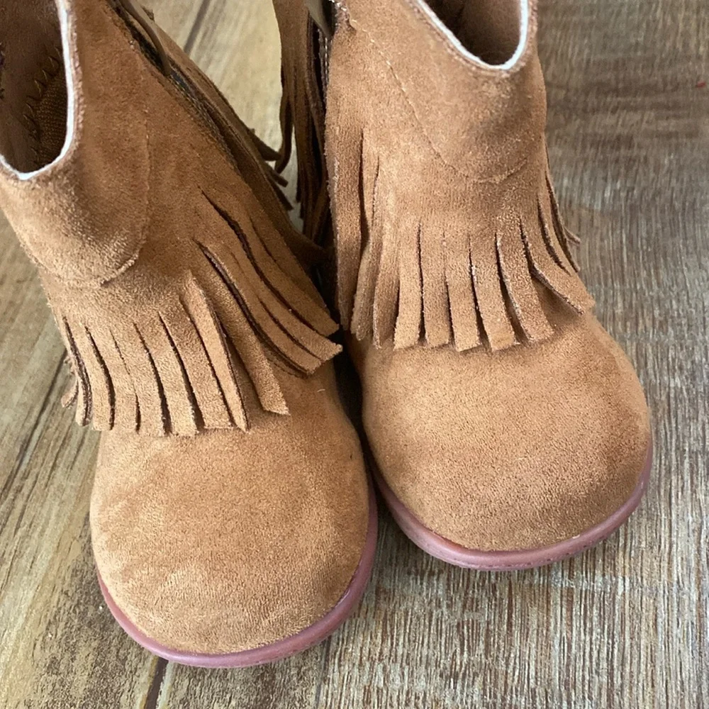 toddler brown zip up moccasin boots with fringe size 4